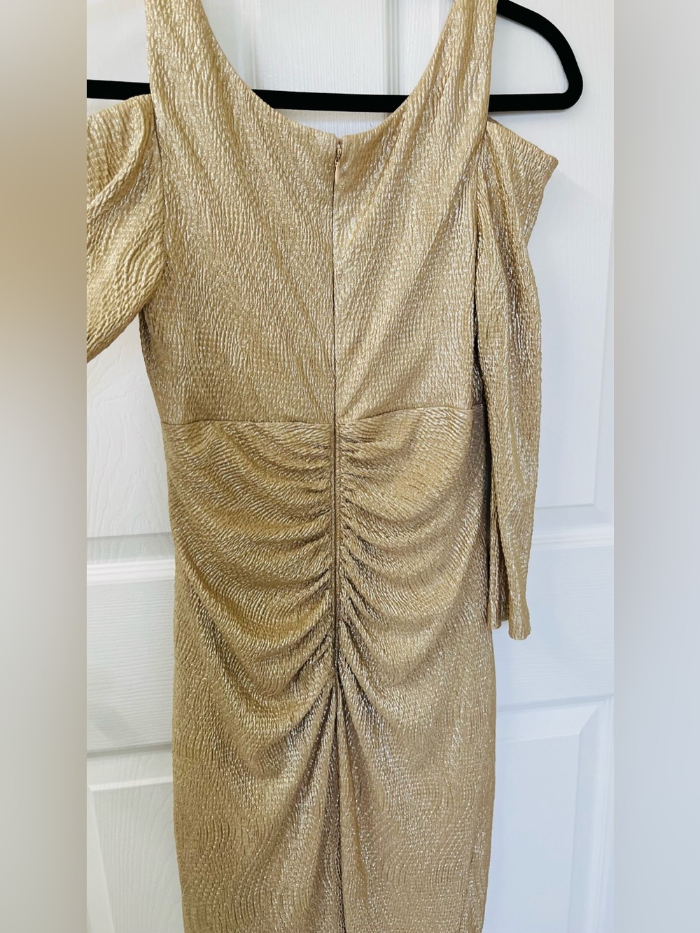 Gorgeous cold shoulder Textured Women’s wedding guest Dress - Picture 3 of 7